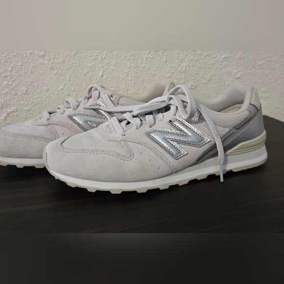 New Balance Gray Silver Sneakers Retro Design - Picture 1 of 5